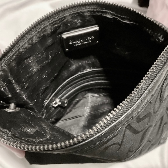 Vera Wang Simply Vera 8 inch Black Wristlet - Good Condition - Picture 5 of 8